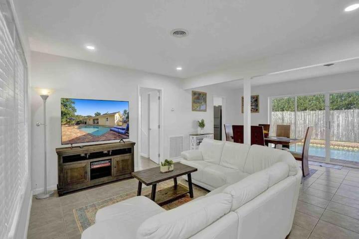 Beautiful 4 Bedrooms/Pool/Walk To Beach Deerfield Beach Exterior photo