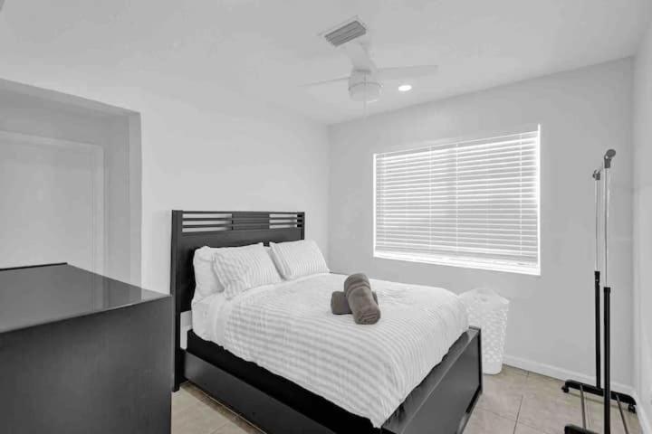 Beautiful 4 Bedrooms/Pool/Walk To Beach Deerfield Beach Exterior photo